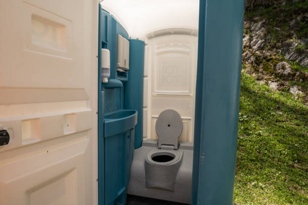 Best Portable restroom trailer rental  in Belleair Bluffs, FL