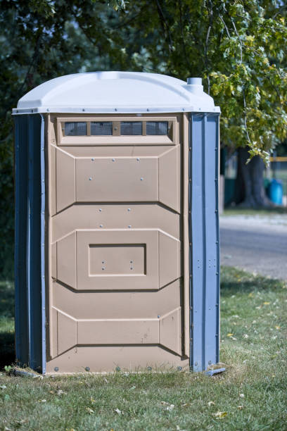 Porta potty delivery and setup in Belleair Bluffs, FL